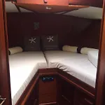 Delphin 4 Odysea It 船屋