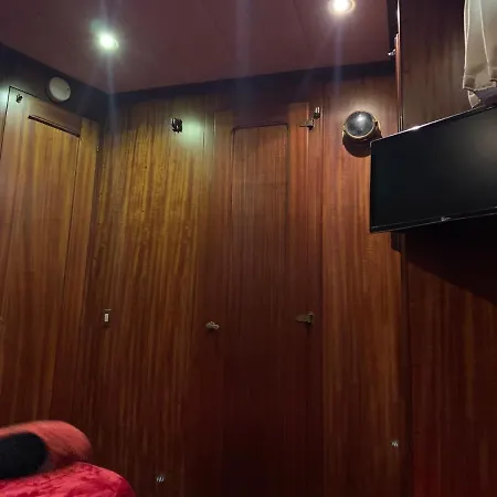 Delphin 4 Odysea It ספינת מלון סנרמו