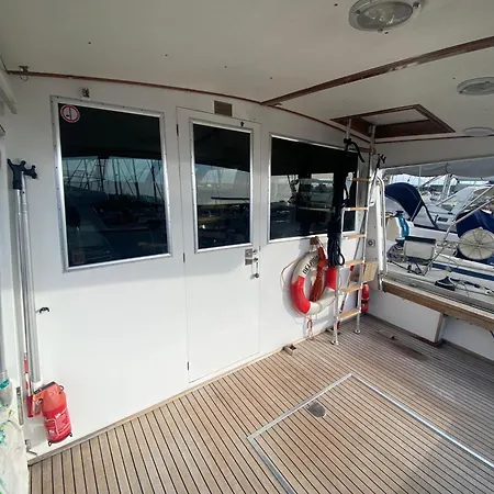 Delphin 4 Odysea It ספינת מלון *