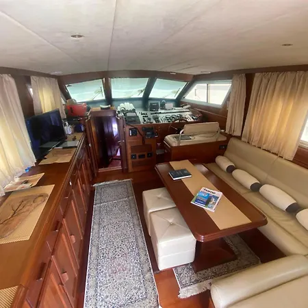 Delphin 4 Odysea It ספינת מלון *