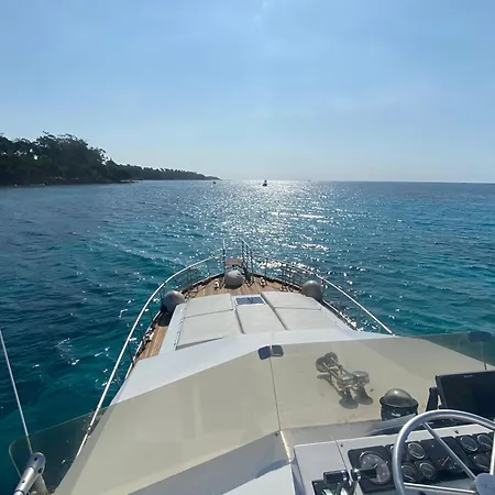 Delphin 4 Odysea It ספינת מלון סנרמו