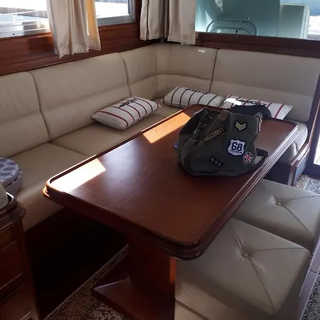 Delphin 4 Odysea It ספינת מלון