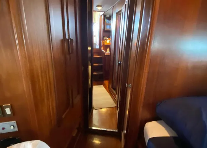 Botel Delphin 4 Odysea It San Remo